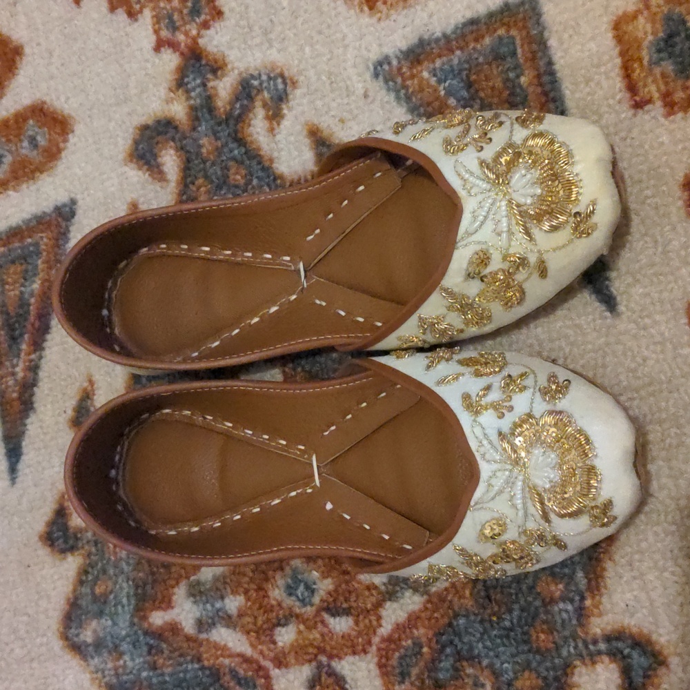 White and Gold Beaded Juttis